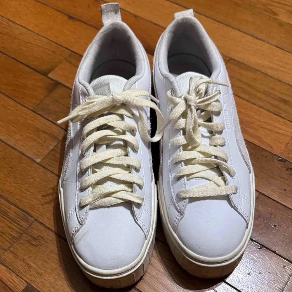 White puma Sneakers with Cream Laces